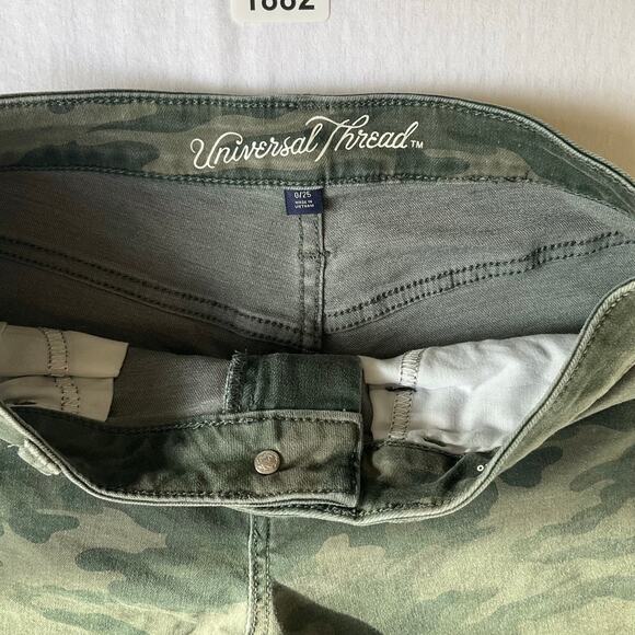Universal Thread Women’s Frayed Denim Shorts size 0/25, Camo Green - Picture 8 of 10
